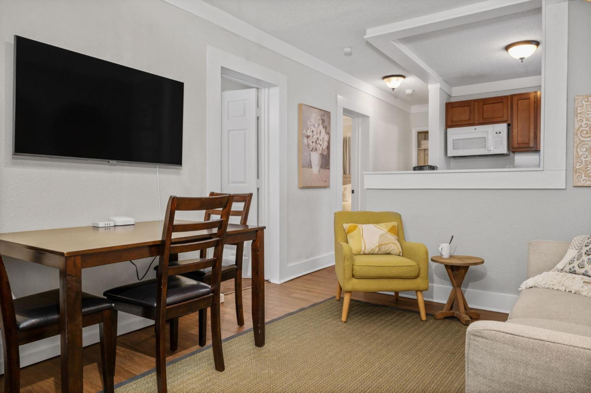 The Flats On Florida St - Super Comfy 2-Bedroom Apartments Мобил Екстериор снимка