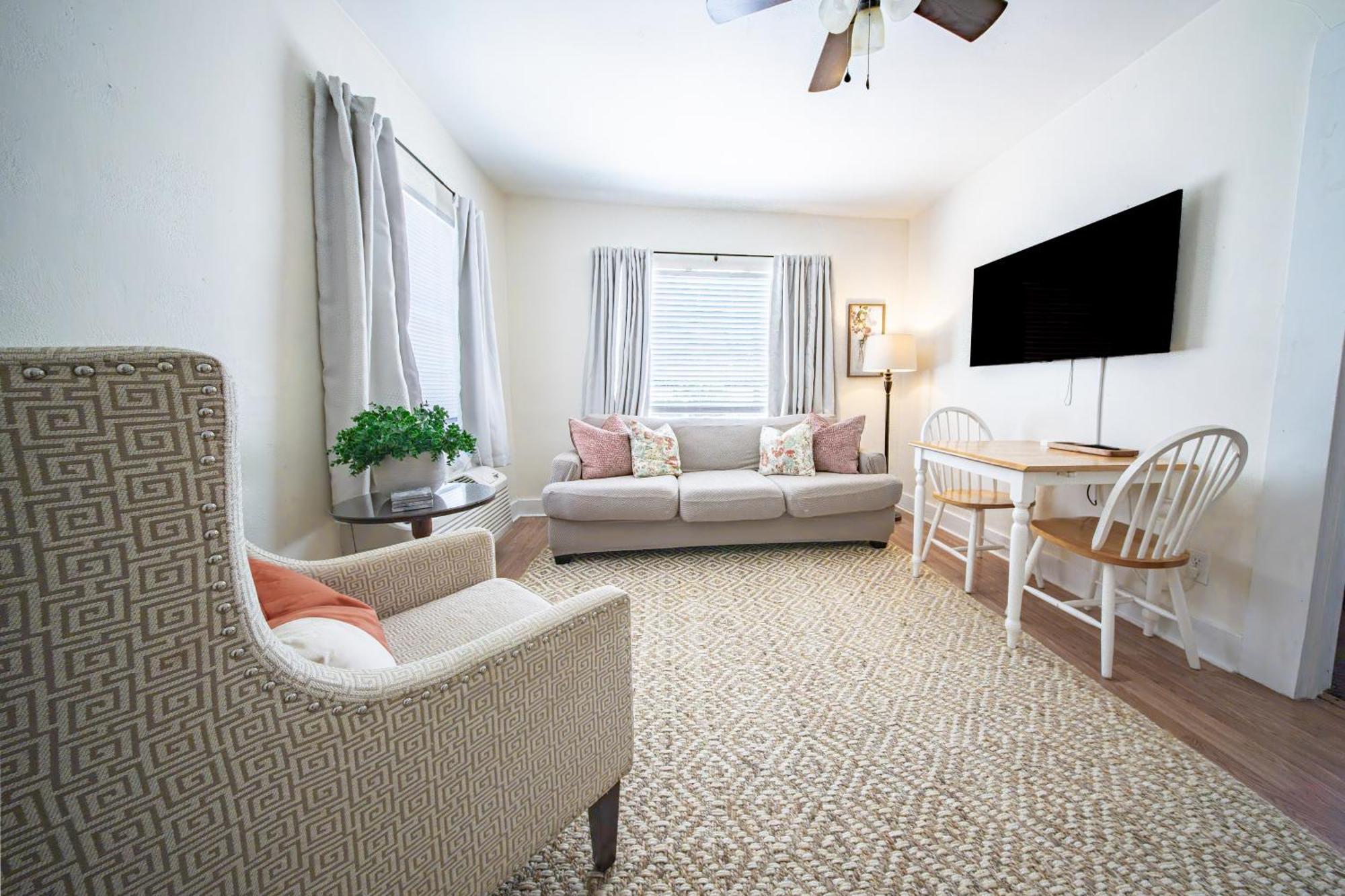The Flats On Florida St - Super Comfy 2-Bedroom Apartments Мобил Екстериор снимка